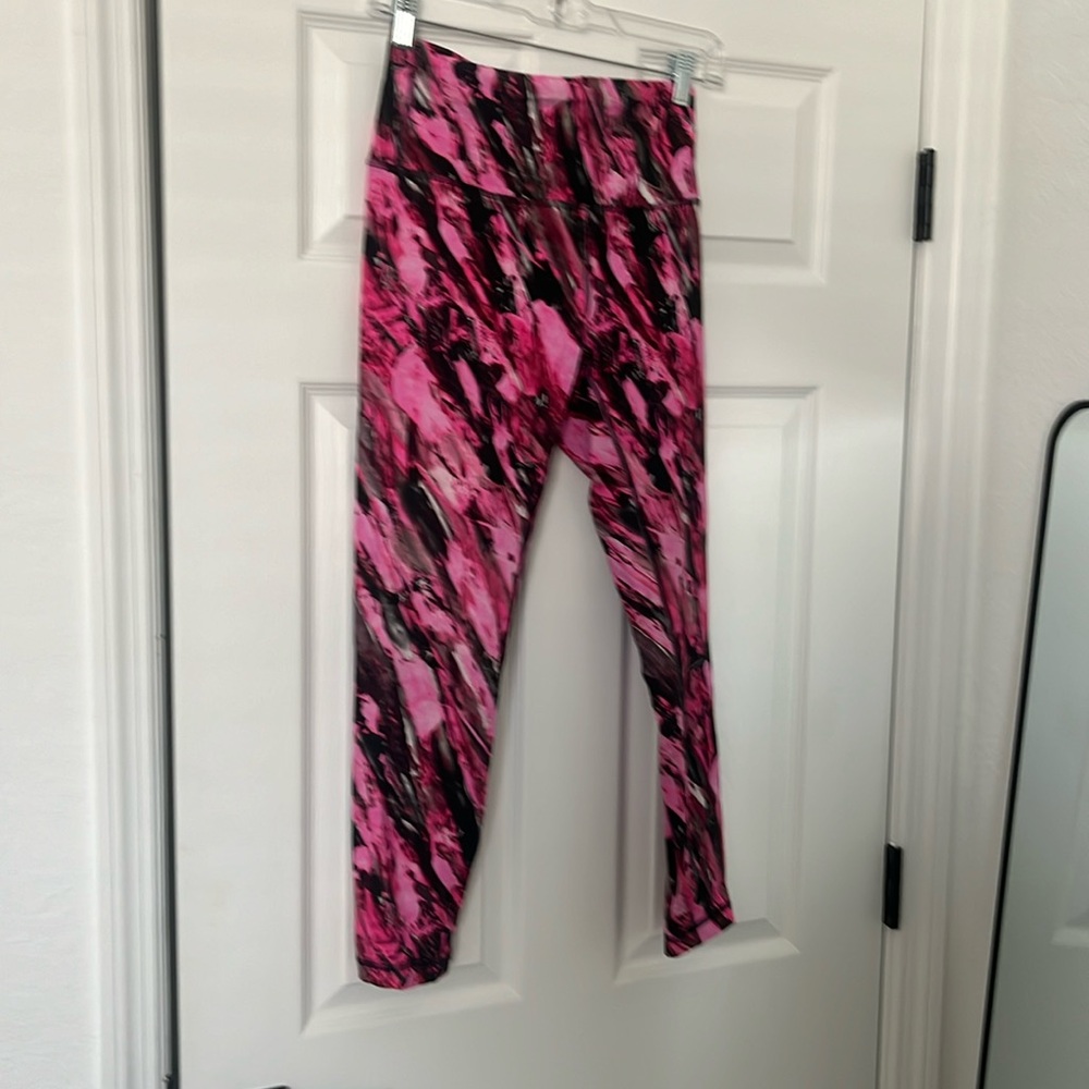 Lululemon Wunder under yoga pants size 8